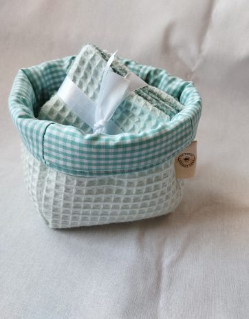 Cesta-toallitas-ecologicas-cuadros-verdes-claro-1