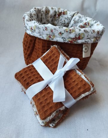 Cesta-toallitas-ecologicas-marron-y-flores-1